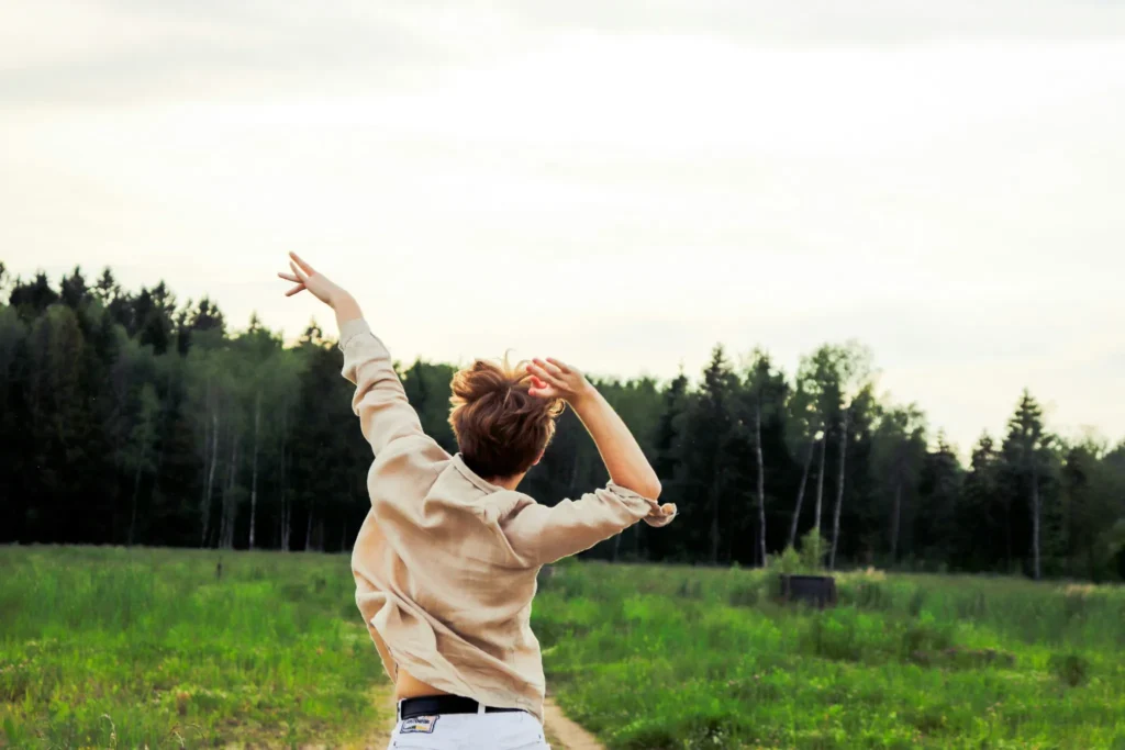 Digital detox through offline time and enjoying freedom in nature